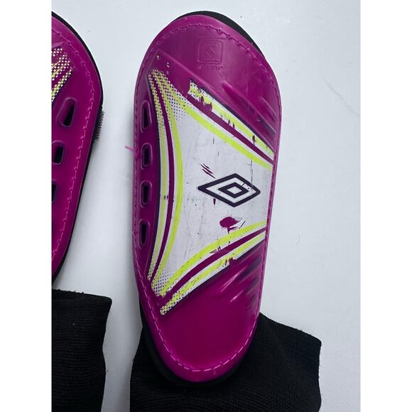 Umbro Girls Soccer Shin Guards - Size Medium - Picture 2 of 4